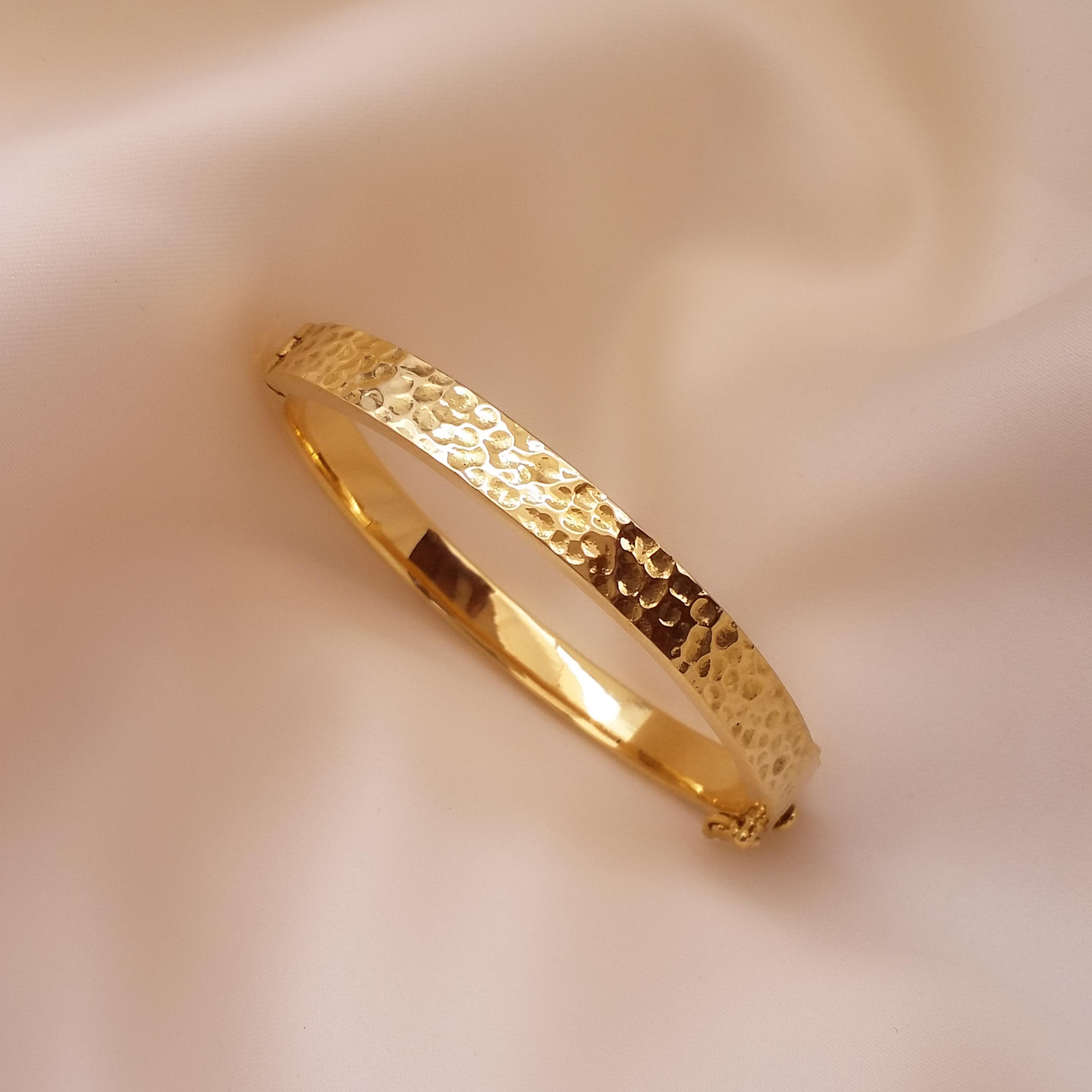 Buy Clover Charm Hammered Gold Bracelet 18 KT yellow gold (18.9 gm).