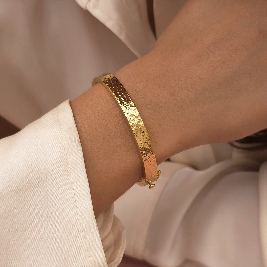 Buy Clover Charm Hammered Gold Bracelet 22 KT yellow gold (18.9 gm). | Online By Giriraj Jewellers