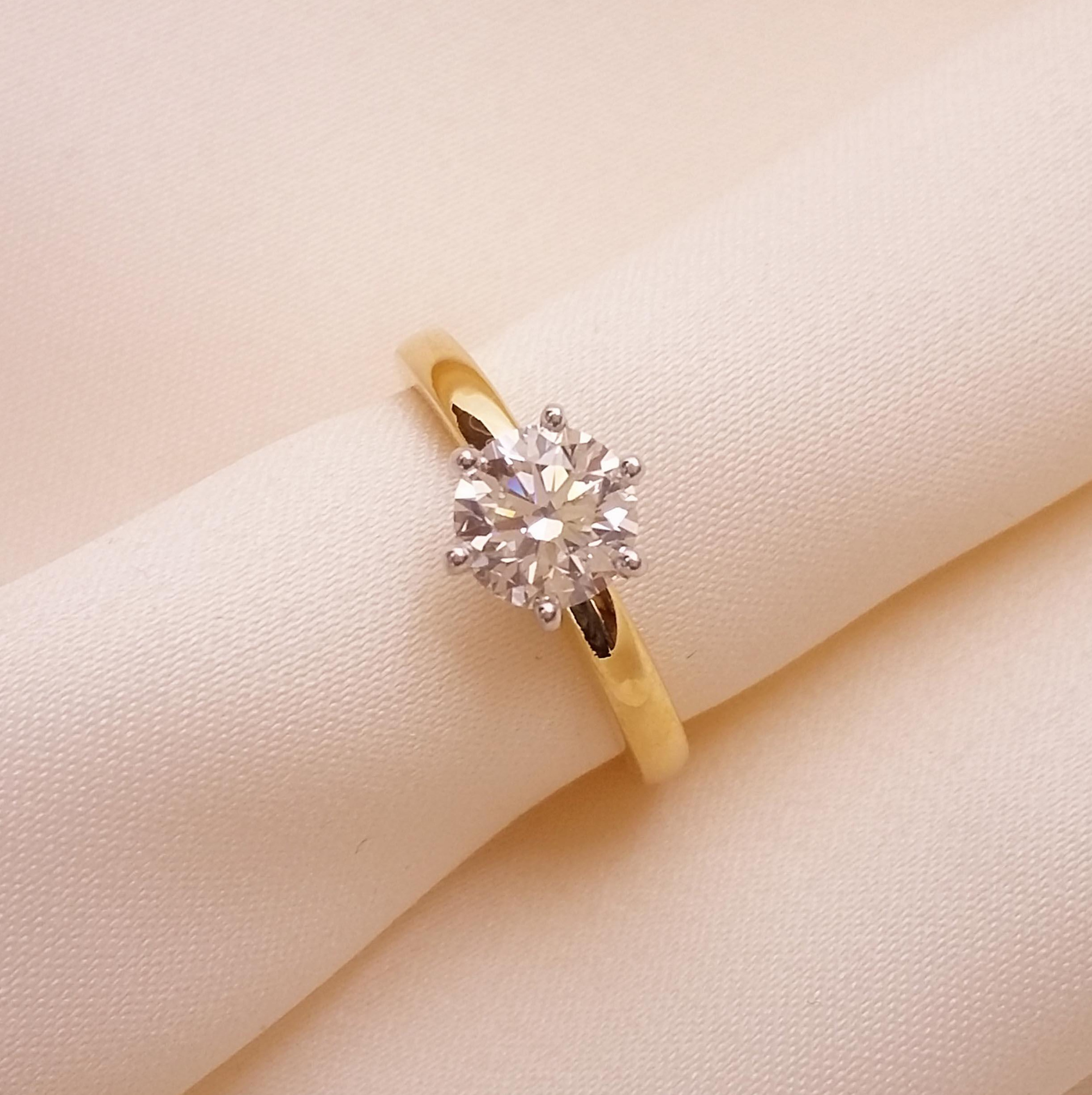 Buy Dory Multi Solitaire Diamond Ring 18 KT yellow gold (3.3 gm). | Online By Giriraj Jewellers