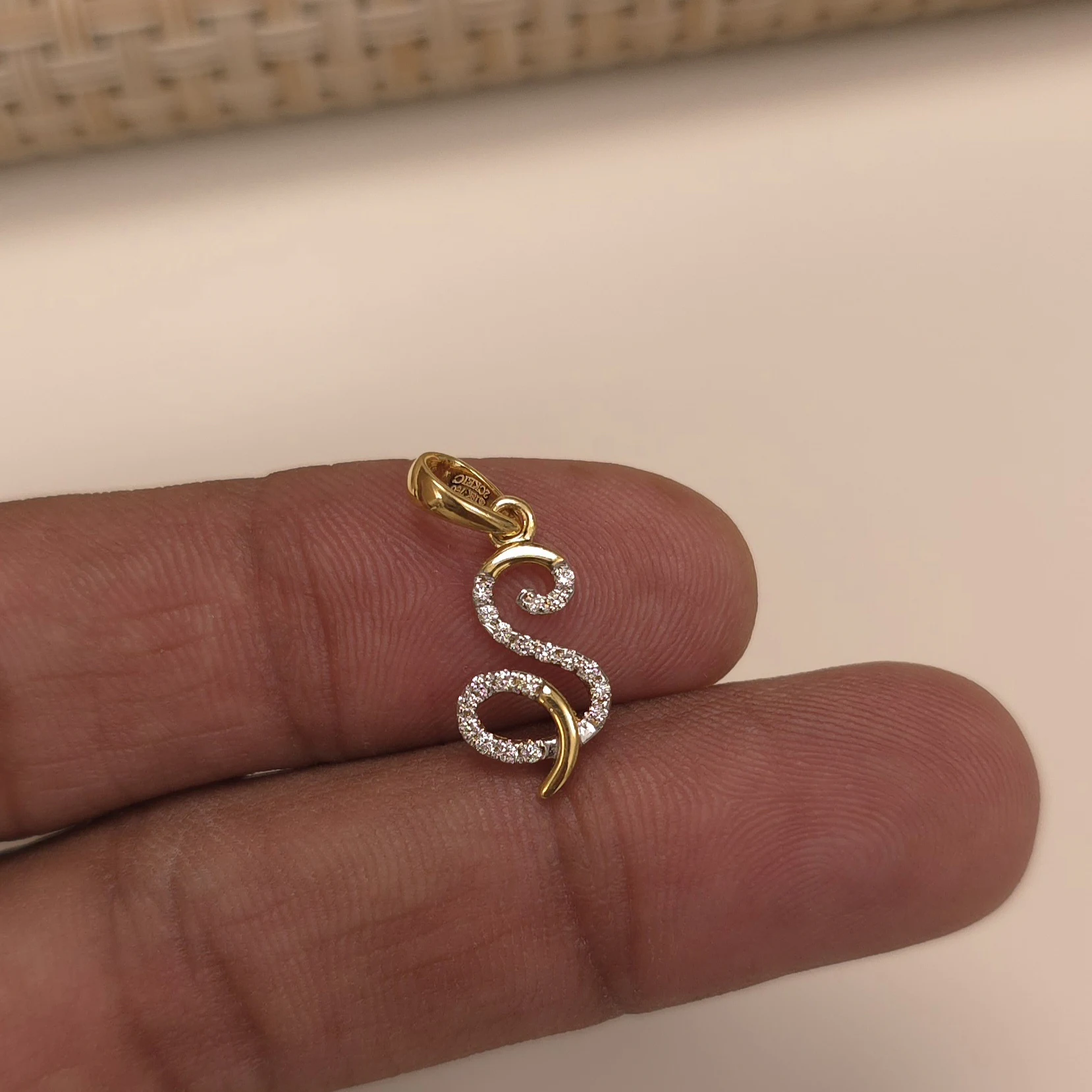 Buy S Sublime Alphabet Gold Pendant 18 KT yellow gold (1.088 gm). | Online By Giriraj Jewellers