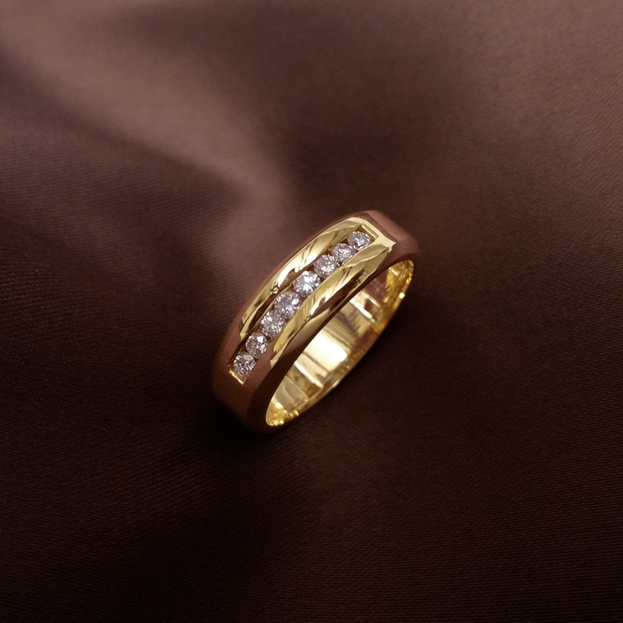 Buy Crystal Edge Men's Diamond Band 18 KT yellow gold (4.656 gm). | Online By Giriraj Jewellers