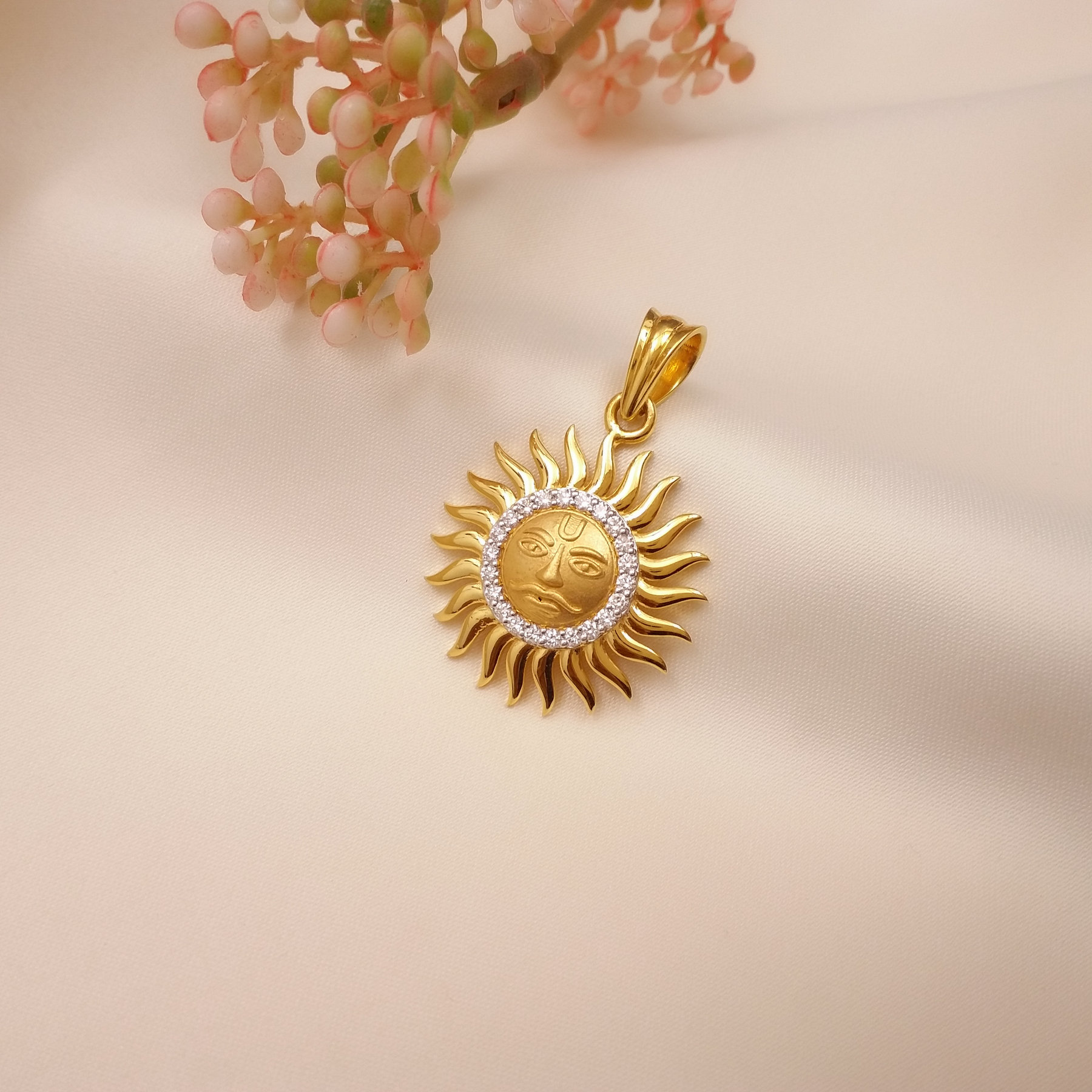 Buy BhanuMandal Surya Pendant 18 KT yellow gold (6.924 gm). | Online By Giriraj Jewellers