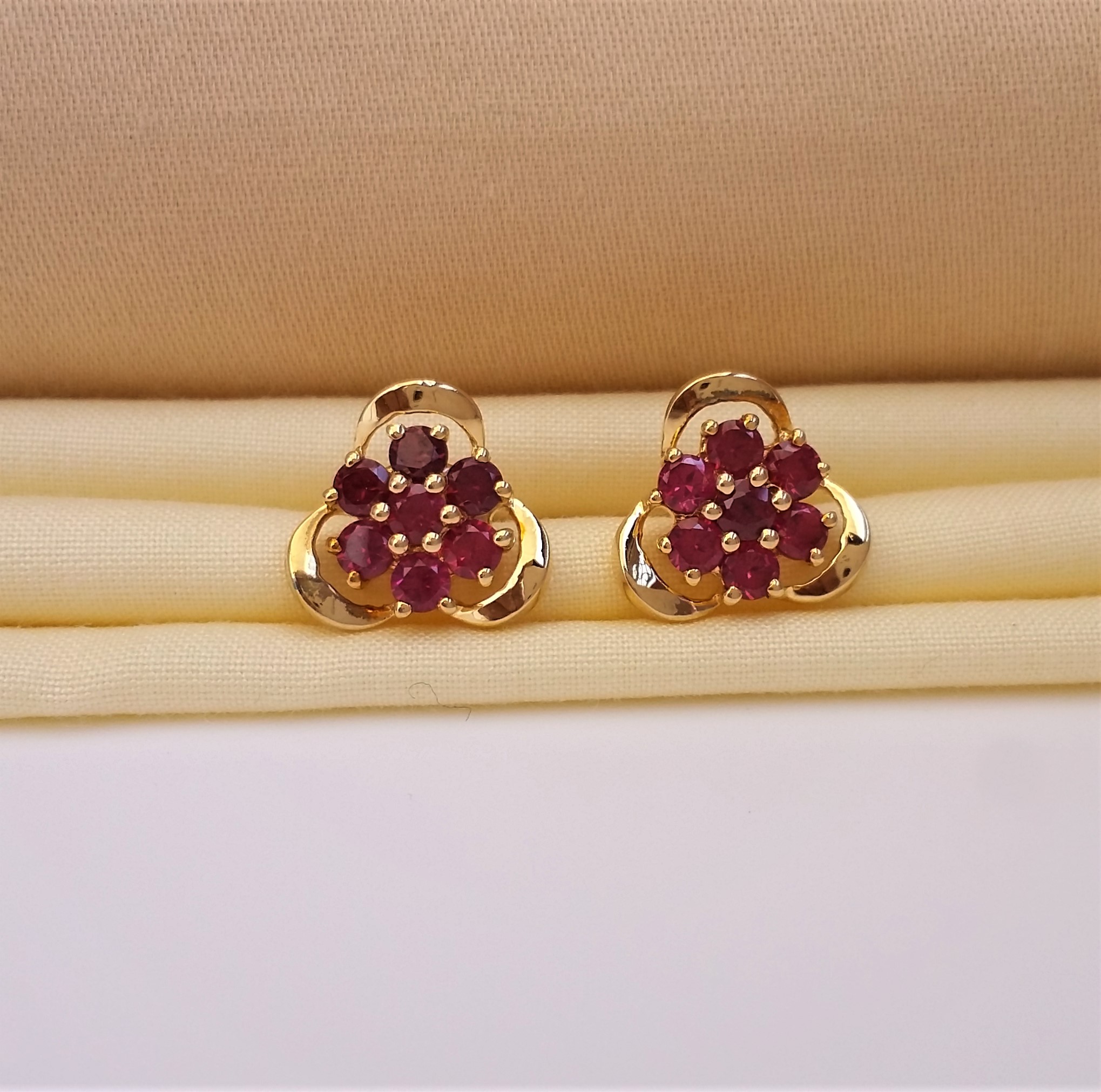 Buy Poppy Red Stone Gold Earrings 18 KT yellow gold (4.2 gm). | Online By Giriraj Jewellers