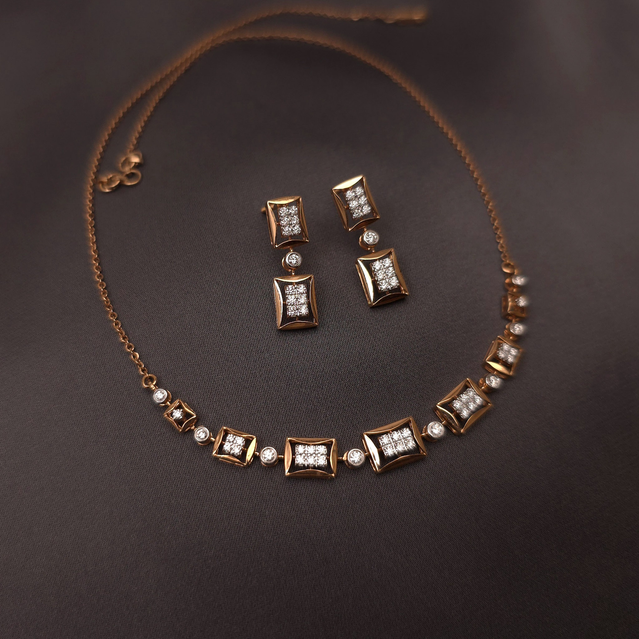 Buy Virelle Modern Diamond Necklace Set 18 KT rose gold (8.184 gm). | Online By Giriraj Jewellers