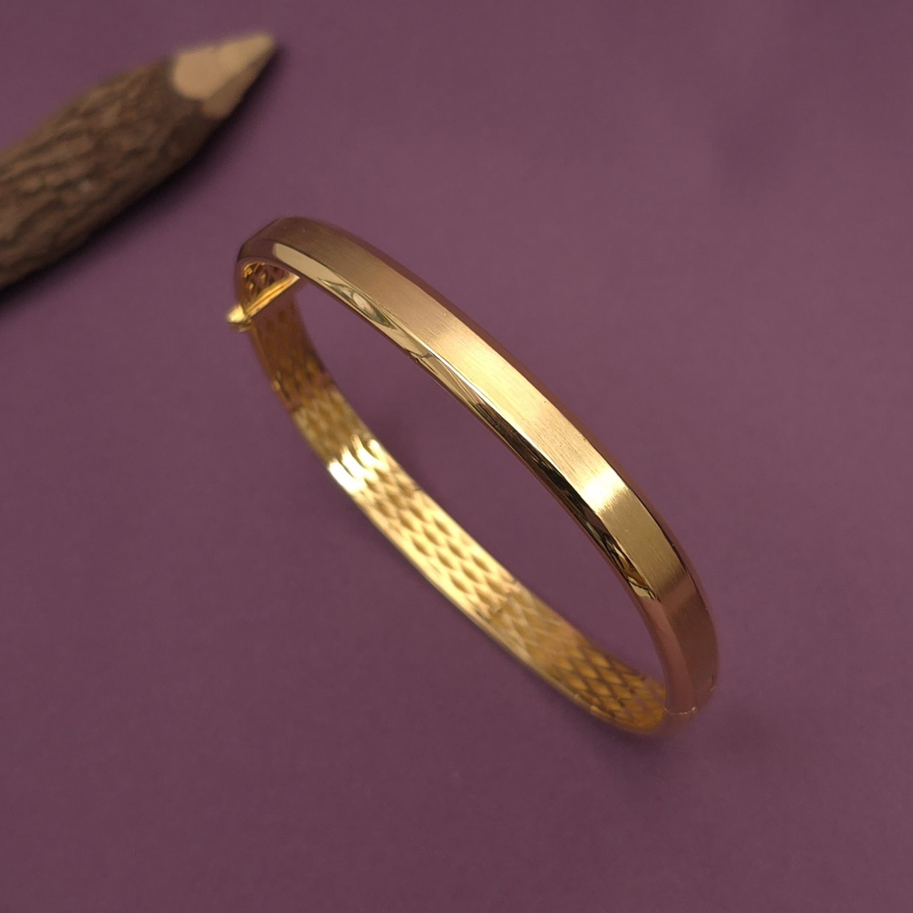 Buy Urban Lock Men’s Gold Kada 18 KT yellow gold (25.53 gm). | Online By Giriraj Jewellers