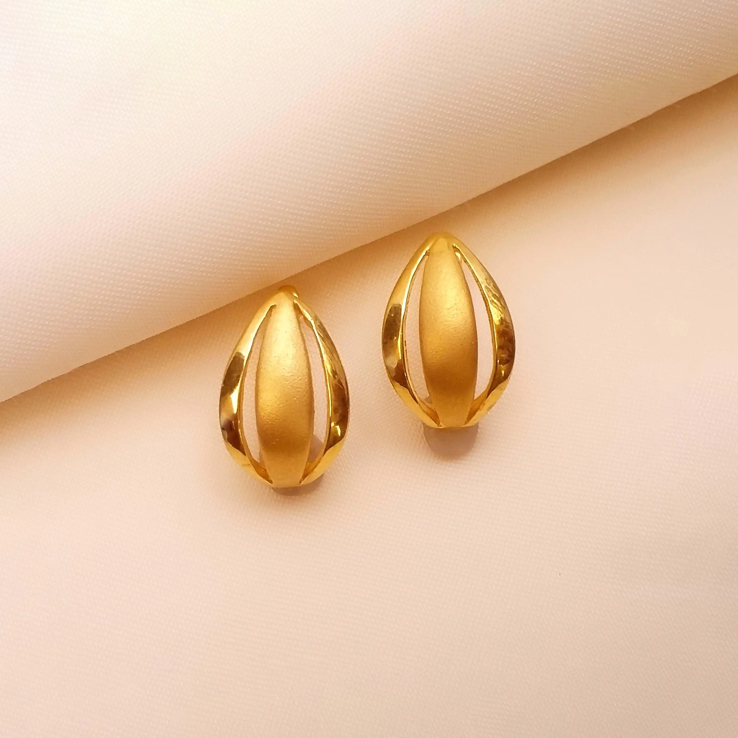 Buy Galore Hoop Gold Earrings 22 KT yellow gold (3.6 gm). | Online By Giriraj Jewellers