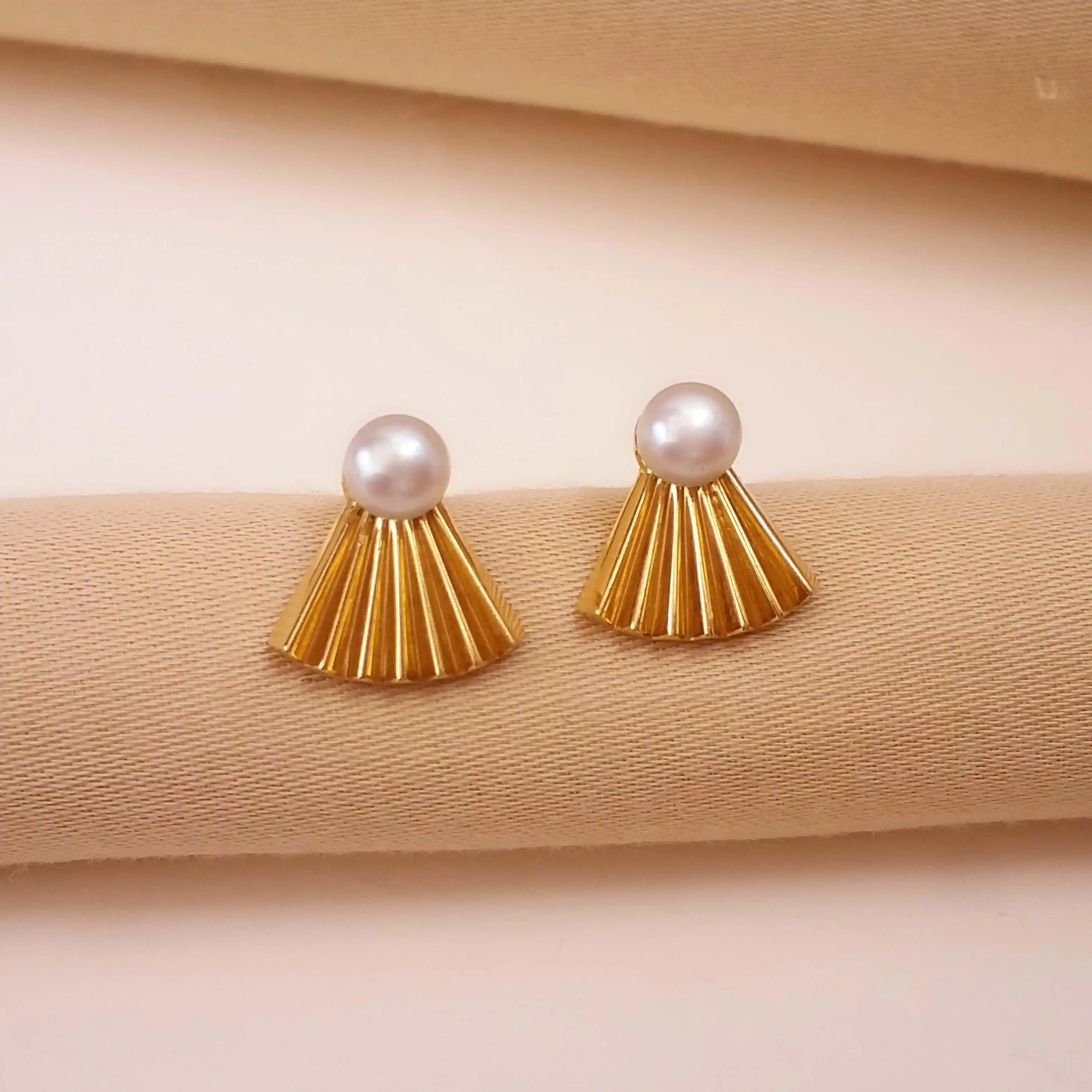 Buy Vincy Pearl Gold Earrings 22 KT yellow gold (4.27 gm). | Online By Giriraj Jewellers