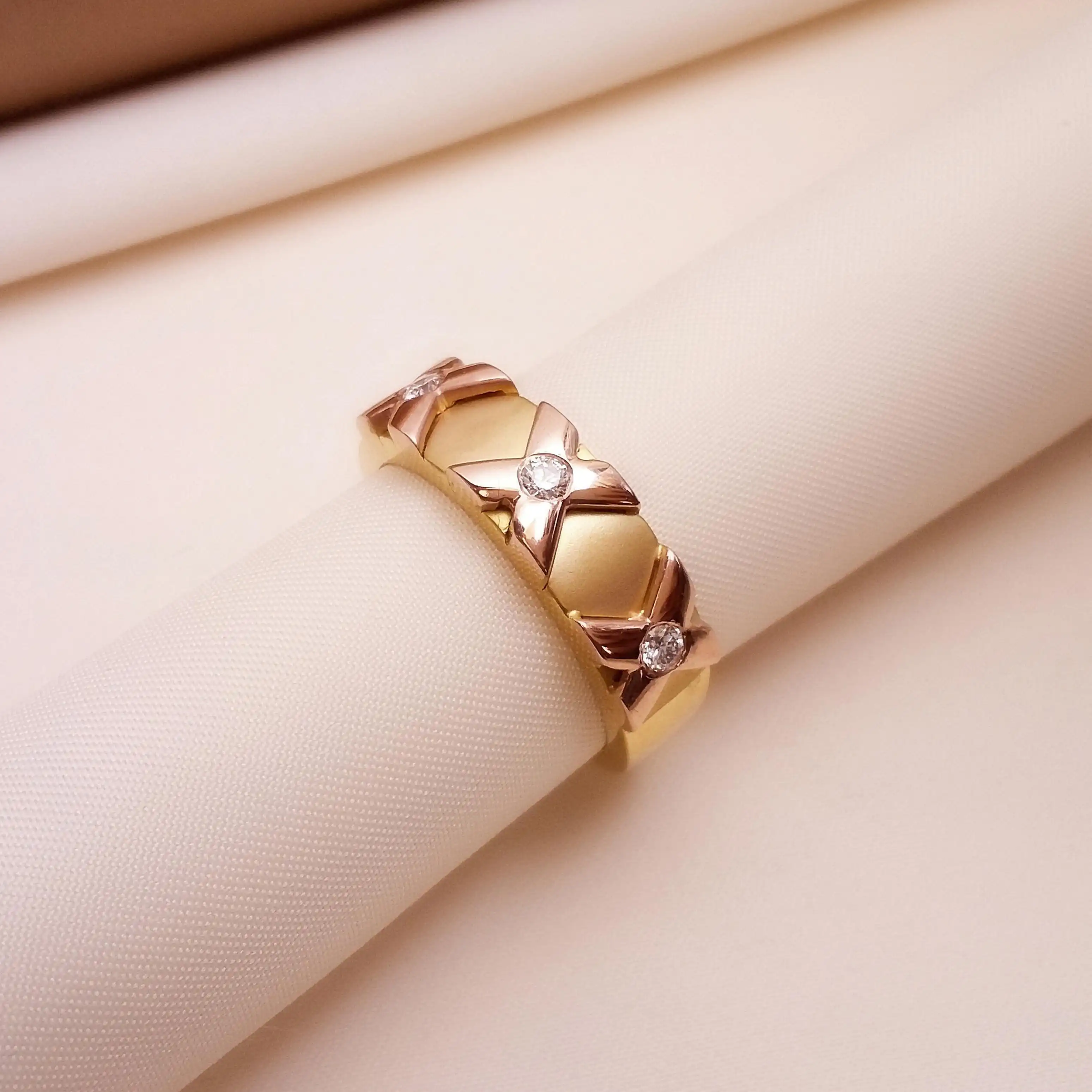 Buy Delight Men's Diamond Band 18 KT yellow gold (6.51 gm). | Online By Giriraj Jewellers