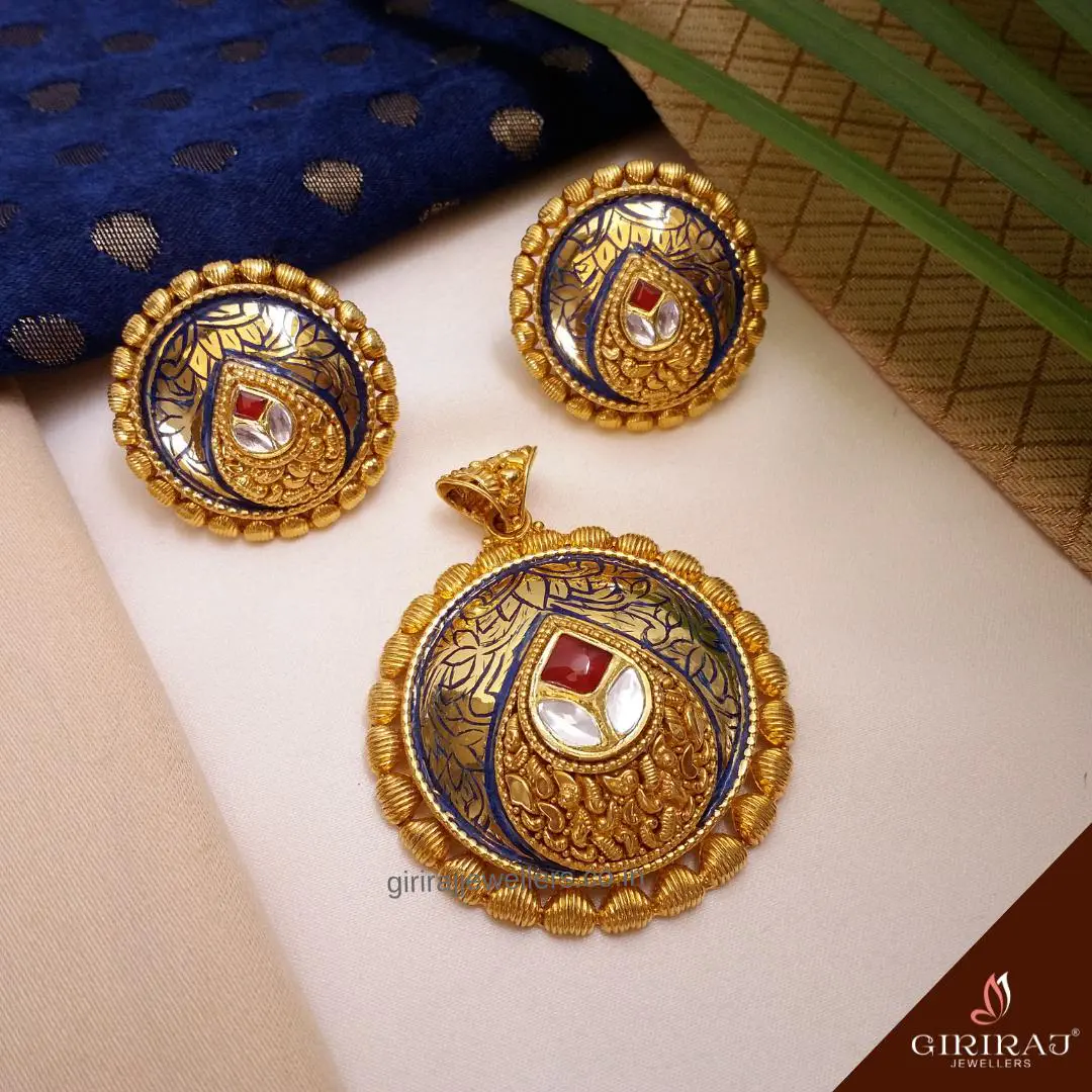 Buy Grande Gold Pendant set 22 KT yellow gold (33.56 gm). | Online By Giriraj Jewellers