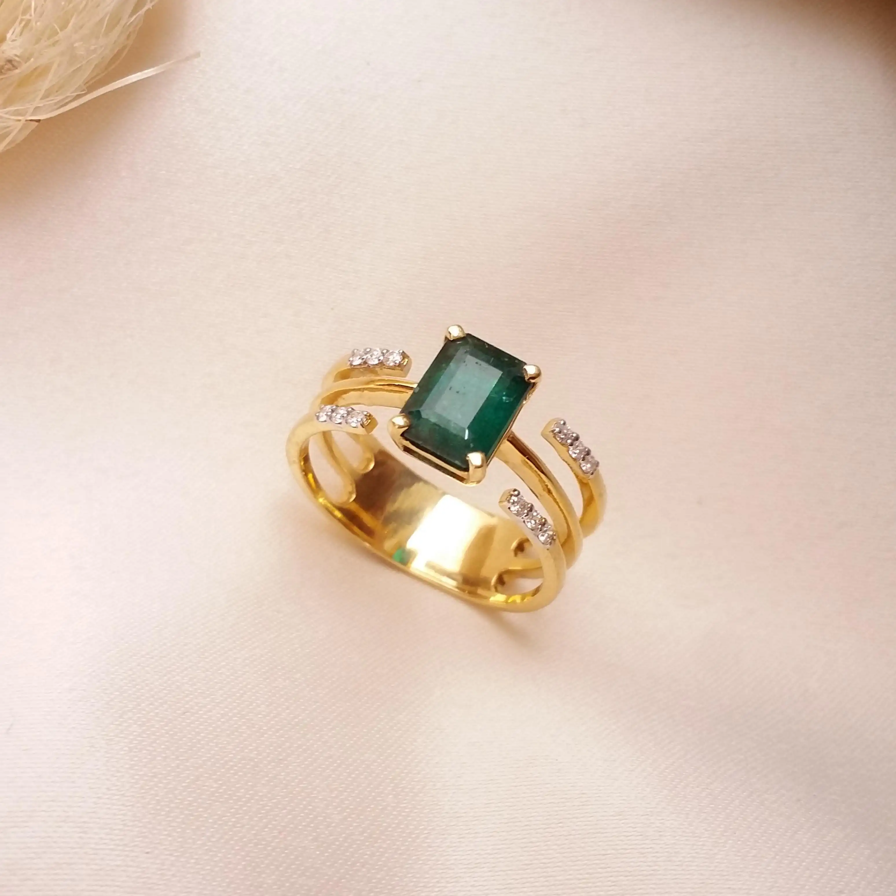 Buy Agate Emerald Diamond Ring 18 KT yellow gold (4.66 gm). | Online By Giriraj Jewellers