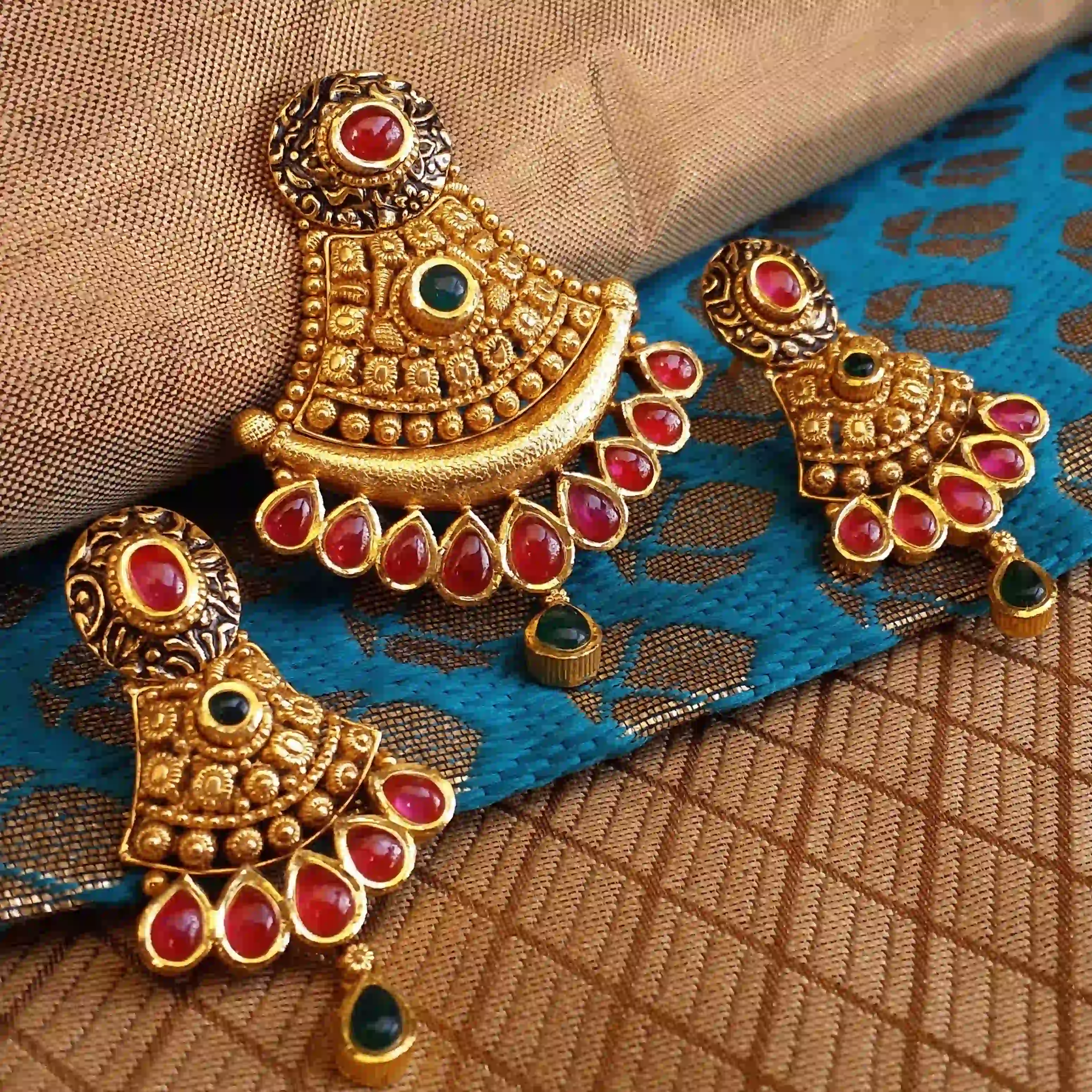 Buy Traditionies Pendant Set 22 KT yellow gold (18.8 gm). | Online By Giriraj Jewellers