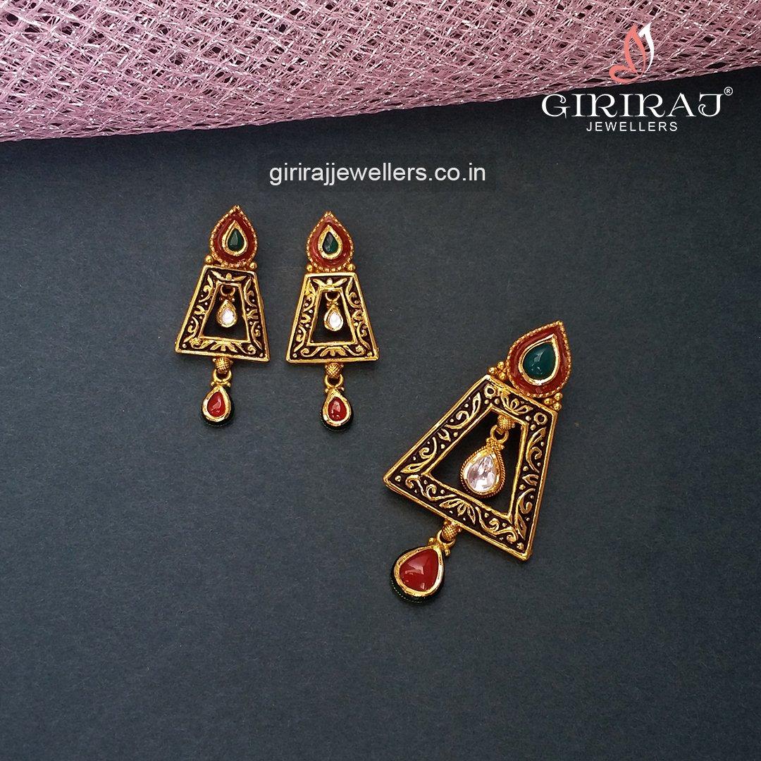 Buy Golden Tassel Antique Pendant Set 22 KT yellow gold (10.81 gm). | Online By Giriraj Jewellers