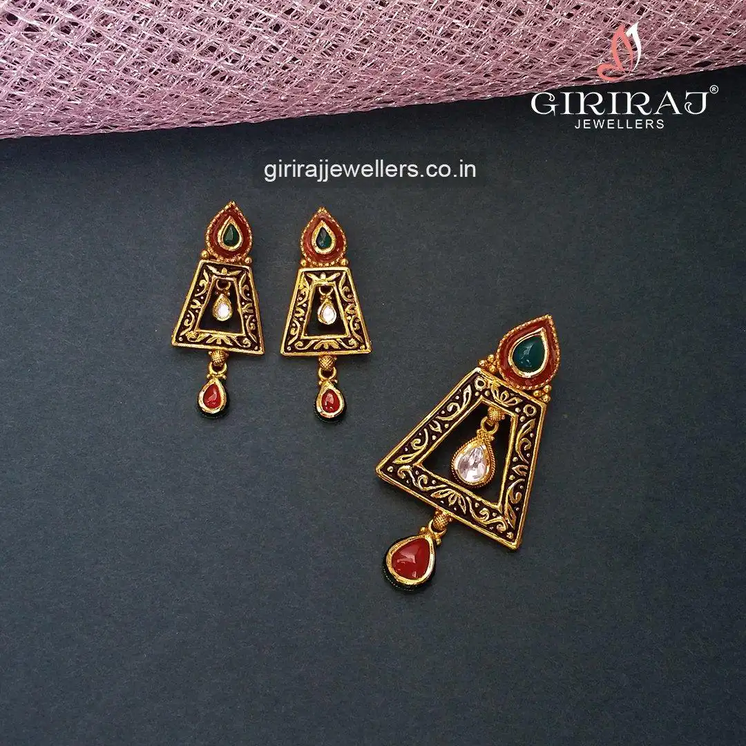 Buy Golden Tassel Antique Pendant Set 22 KT yellow gold (10.81 gm). | Online By Giriraj Jewellers