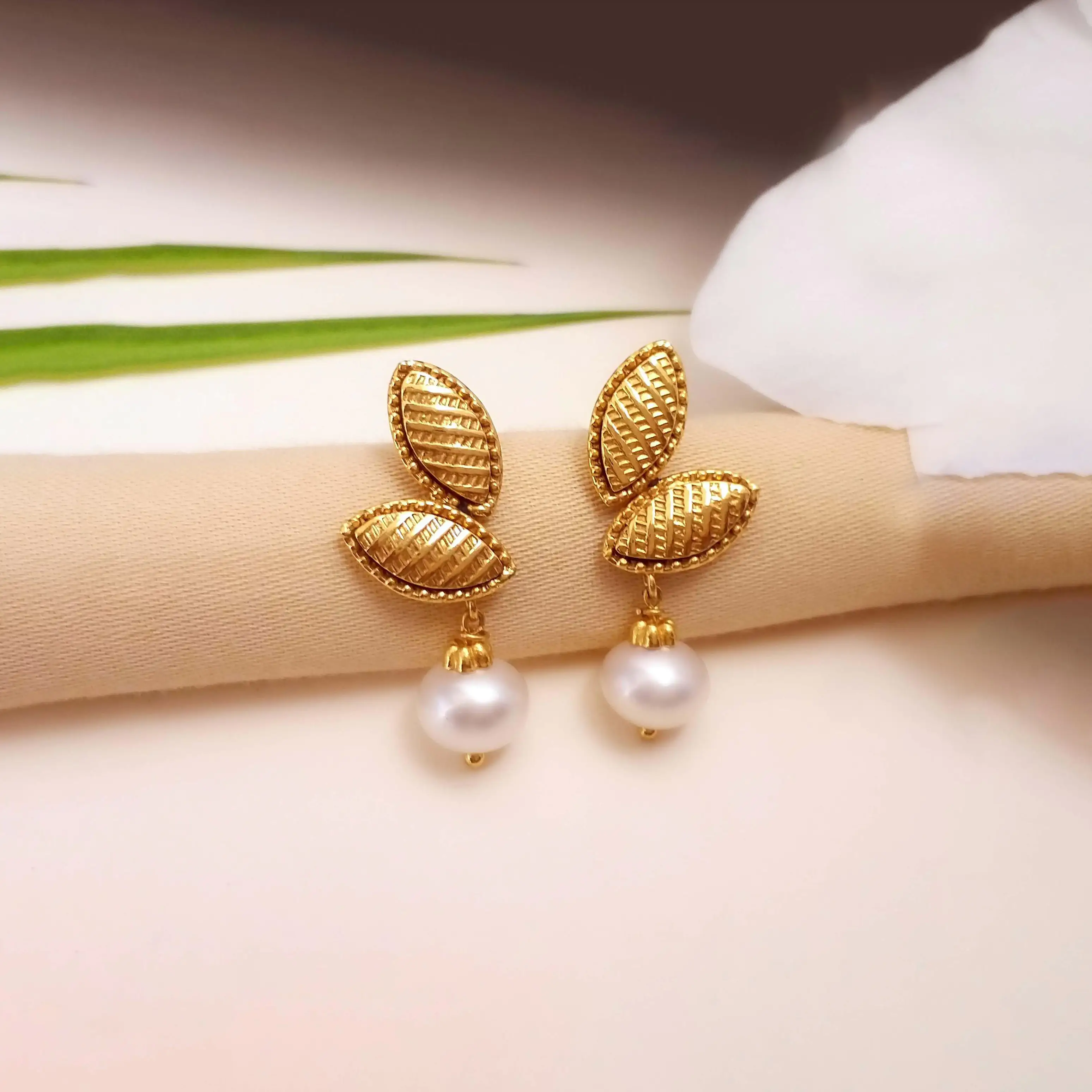 Buy Wings Of Fire Gold Stud Earrings 22 KT yellow gold (3.45 gm). | Online By Giriraj Jewellers