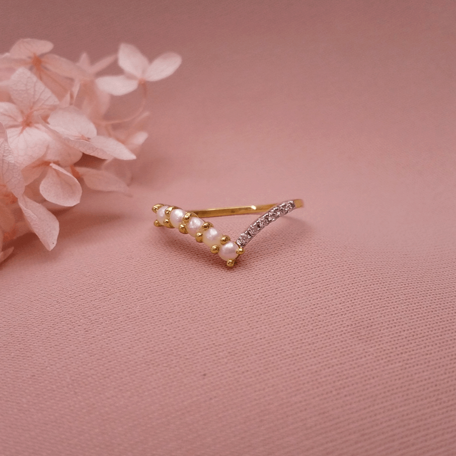 Buy Willow Pearl Diamond Ring 18 KT yellow gold (1.718 gm). | Online By Giriraj Jewellers