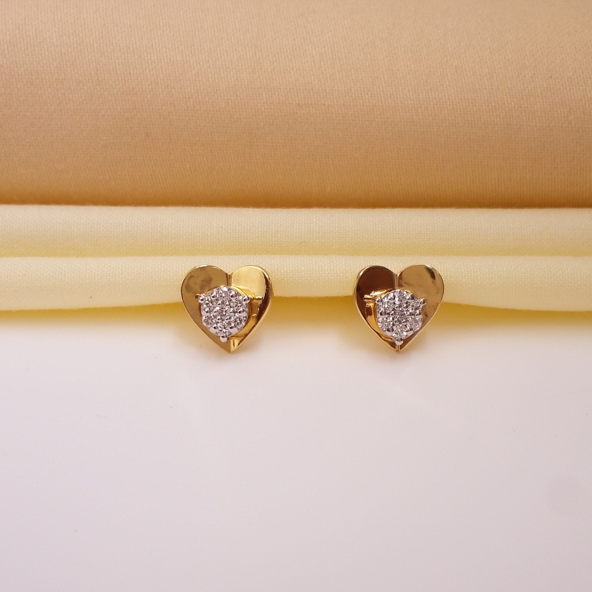 Buy Shinning Hearts Diamond Stud 18 KT yellow gold (3.59 gm). | Online By Giriraj Jewellers