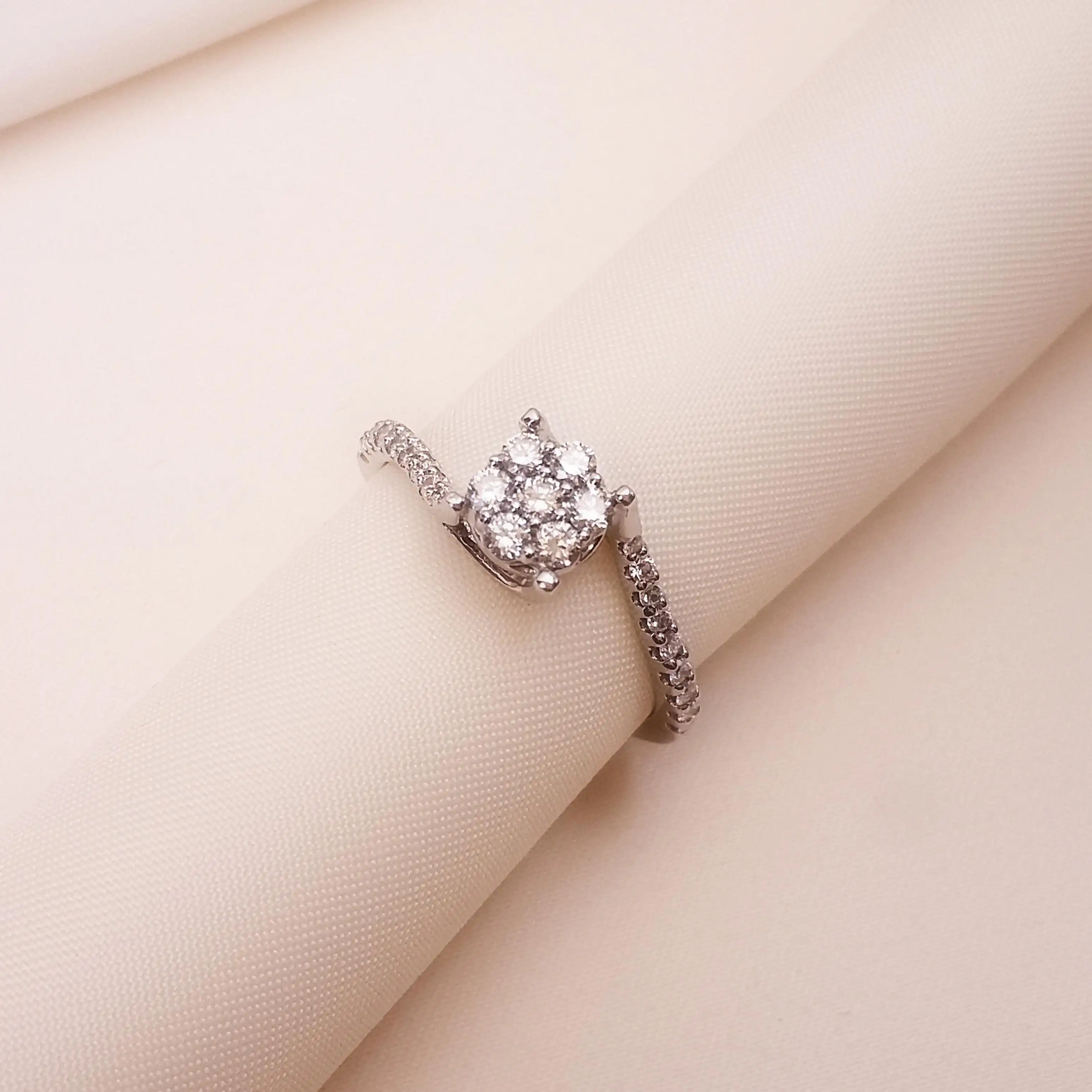 Buy Baron White Gold Diamnod Ring 18 KT white gold (2.3 gm). | Online By Giriraj Jewellers