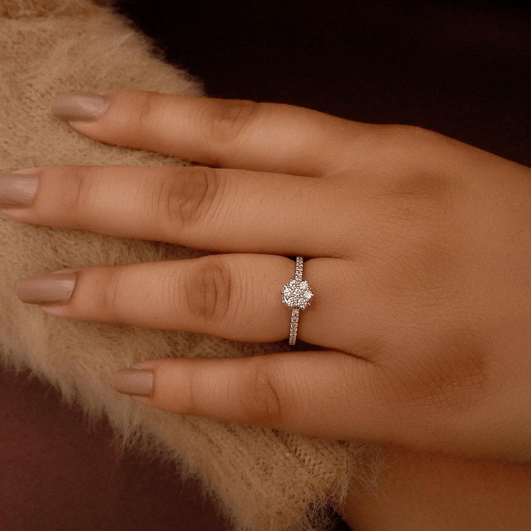 Order Engagement Ring Daffney in Round cut 0.5 Carat 14k White Gold Diamond  | GLAMIRA.in
