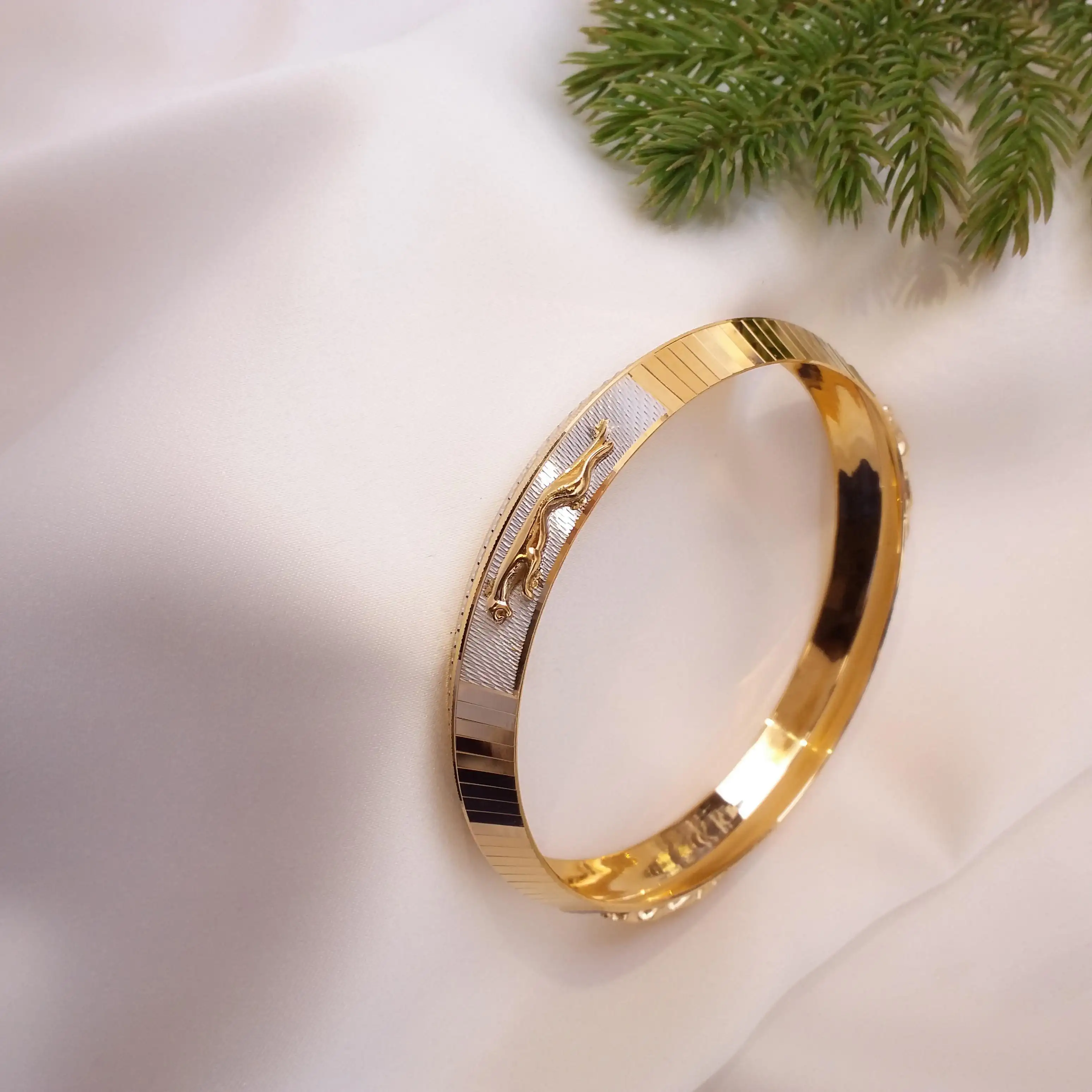 Buy Axel Jaguar Men's Gold Kada 22 KT yellow gold (42.5 gm). | Online By Giriraj Jewellers